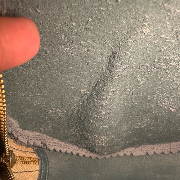 Portland Leather Large Circle Crossbody in Aqua. C-grade bag. - Picture 8 of 12